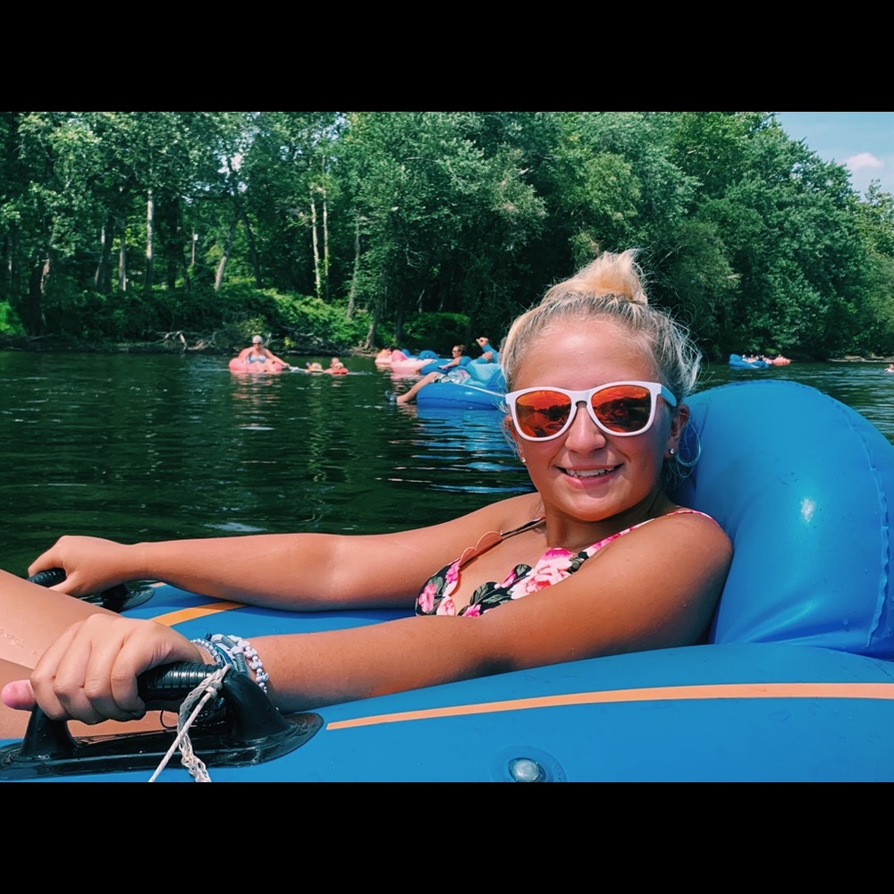 Meet your Posher, Emily